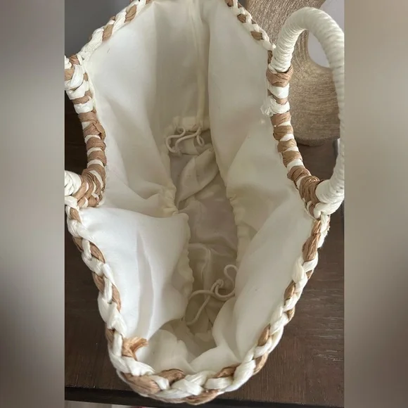 Stylish Tan and Cream Woven Tote Bag - Picture 3 of 4